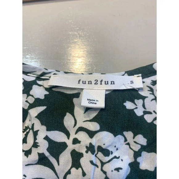 🆑Fun2Fun Womens S Green Floral Rayon Blouse - Picture 4 of 7